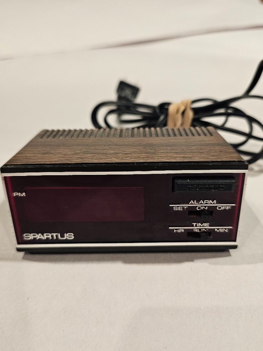 Vintage Spartus Electric Alarm Clock Model 1138 Hong Kong Woodgrain Retro